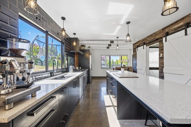 Photo of property in 37 Kent Terrace, Taradale, Napier, 4112