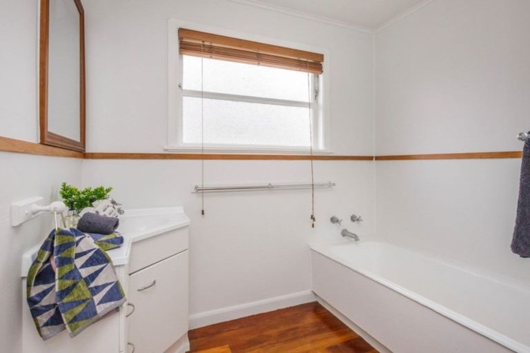 Photo of property in 5a Bradford Place, Awapuni, Palmerston North, 4412