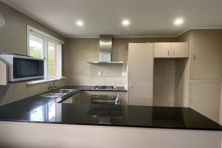 Photo of property in 15 Kiernan Place, Kelston, Auckland, 0602
