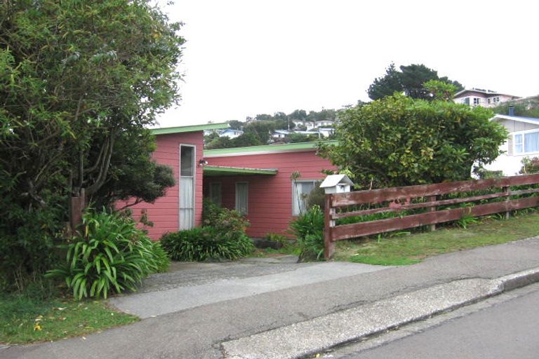Photo of property in 41 Batchelor Street, Newlands, Wellington, 6037