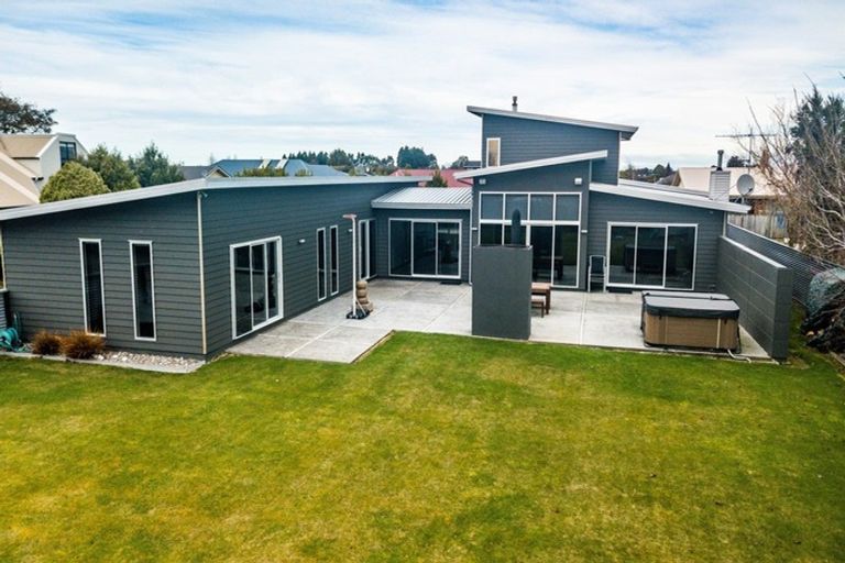 Photo of property in 43 Anne Street, Winton, 9720