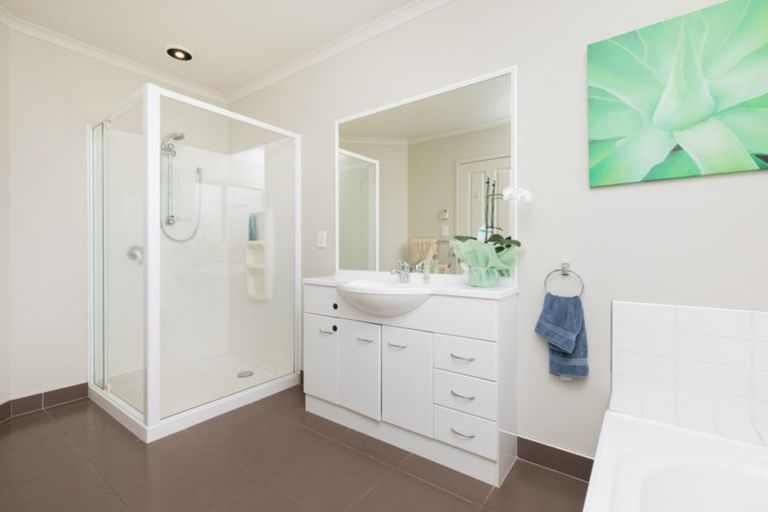 Photo of property in 7 Bovill Way, Tuakau, 2121