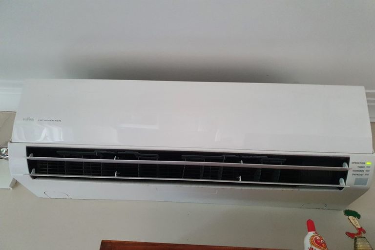 Photo of property in 2/54 Howe Street, Howick, Auckland, 2014