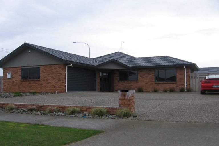 Photo of property in 1 Daniel Place, Kelvin Grove, Palmerston North, 4414