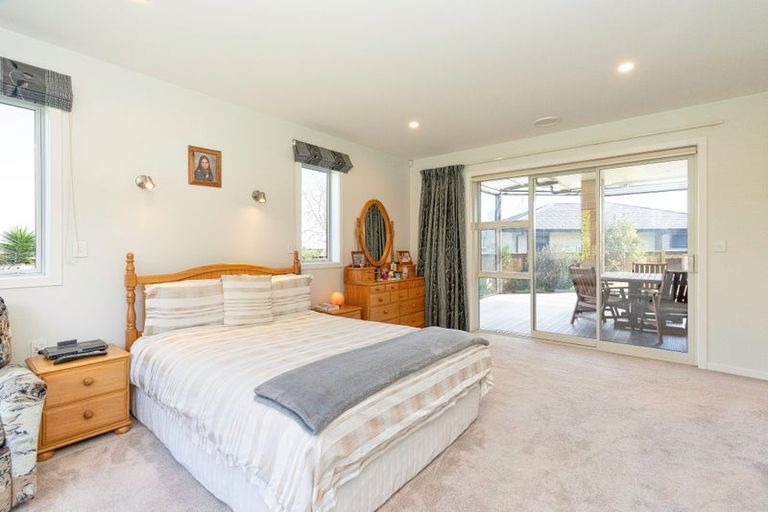 Photo of property in 28 Barry Curtis Place, Levin, 5510