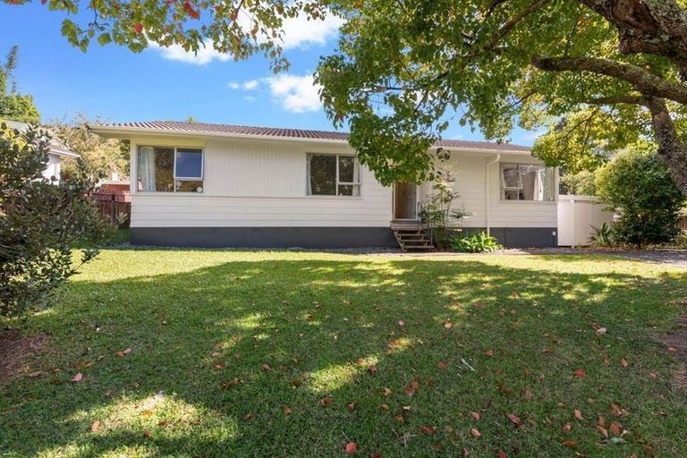 Photo of property in 27 Contessa Drive, Glenfield, Auckland, 0629