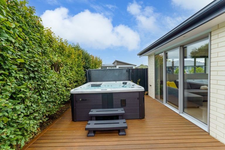 Photo of property in 6 Bargrove Close, Halswell, Christchurch, 8025