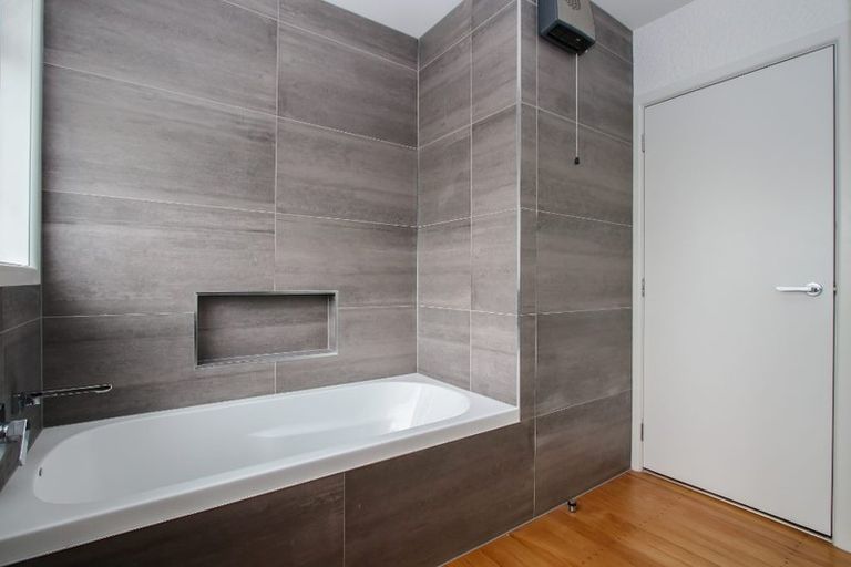 Photo of property in 28 Pulham Crescent, Queenwood, Hamilton, 3210