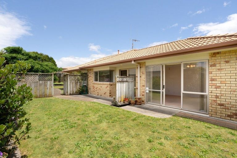 Photo of property in 10 The Gardens Drive, Papamoa Beach, Papamoa, 3118