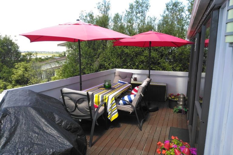 Photo of property in 145 Wiseley Road, West Harbour, Auckland, 0618