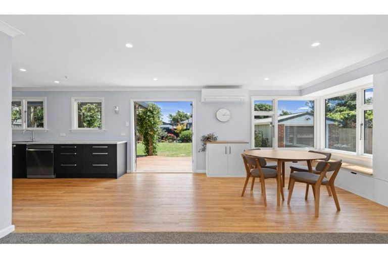 Photo of property in 15 Torquay Place, Bryndwr, Christchurch, 8053