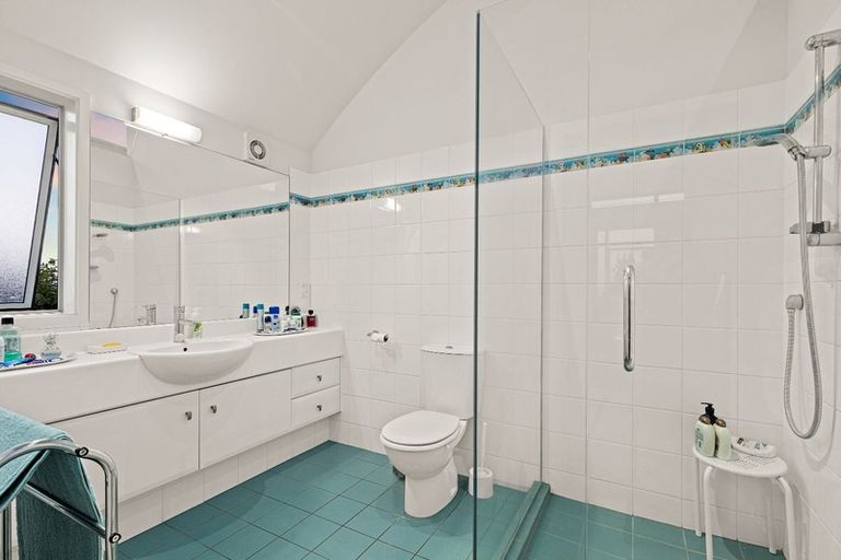 Photo of property in 8 Graceview Way, West Harbour, Auckland, 0618