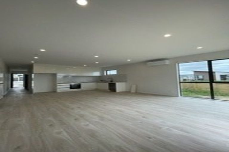 Photo of property in 7 Taiororua Avenue, Massey, Auckland, 0614