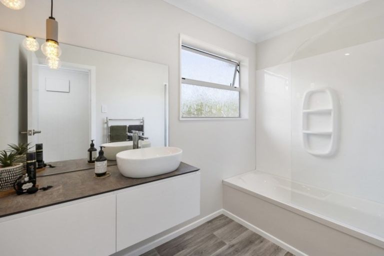 Photo of property in 13 Glengarry Place, Hilltop, Taupo, 3330