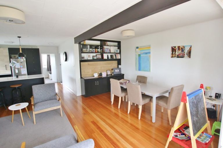 Photo of property in 94 Exmouth Road, Northcote, Auckland, 0627