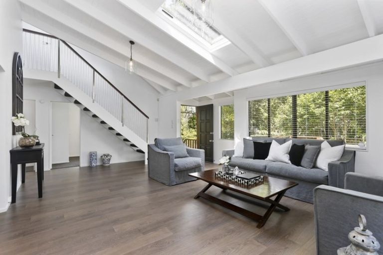 Photo of property in 3/57 Pupuke Road, Birkenhead, Auckland, 0627