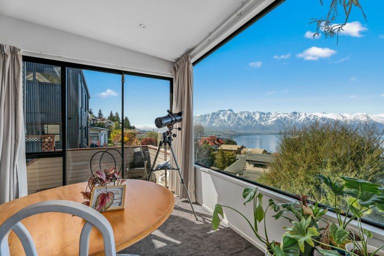 Photo of property in 8 Caples Place, Fernhill, Queenstown, 9300