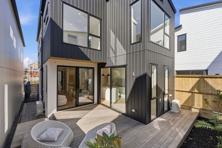 Photo of property in 102e Te Oneroa Way, Long Bay, Auckland, 0630
