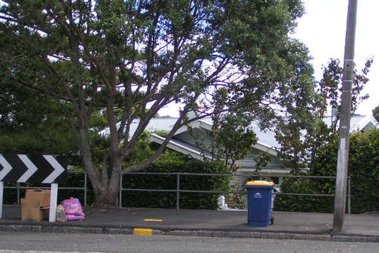 Photo of property in 118 Queen Street, Northcote Point, Auckland, 0627