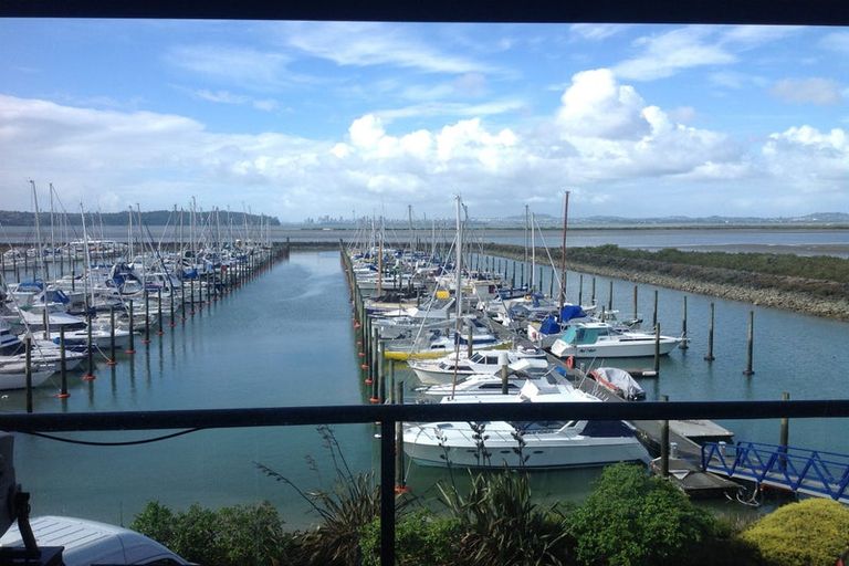 Photo of property in 16/15 Clearwater Cove, West Harbour, Auckland, 0618