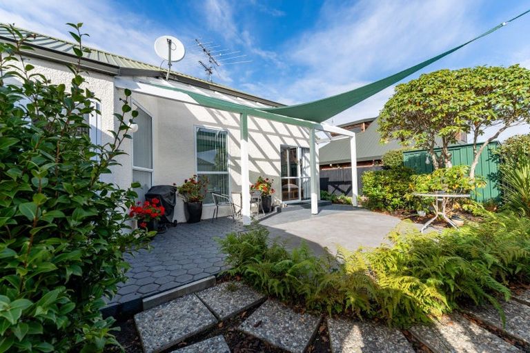 Photo of property in 2 Kings Avenue, South Dunedin, Dunedin, 9012