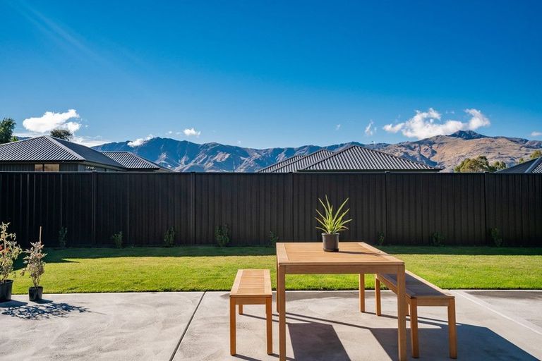 Photo of property in 8 Magpie Place, Lake Hawea, Wanaka, 9382