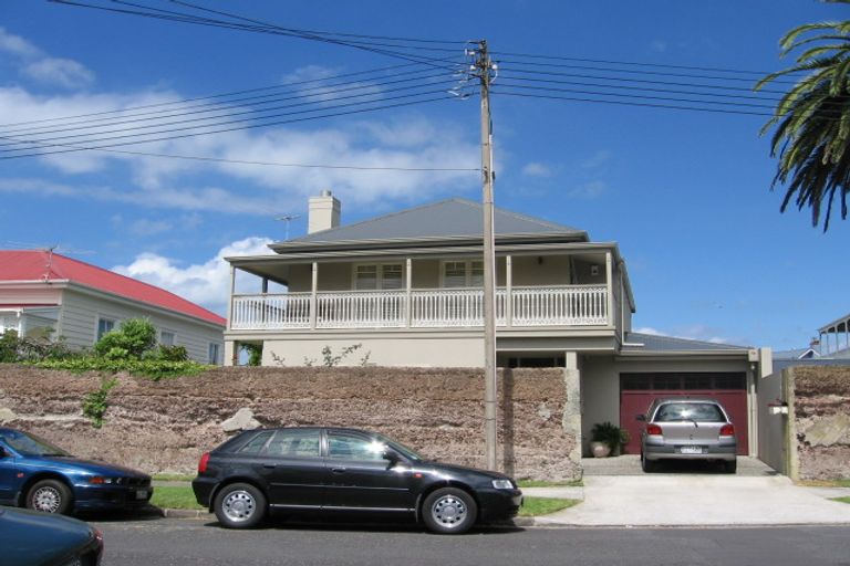 Photo of property in 2 Garden Terrace, Devonport, Auckland, 0624