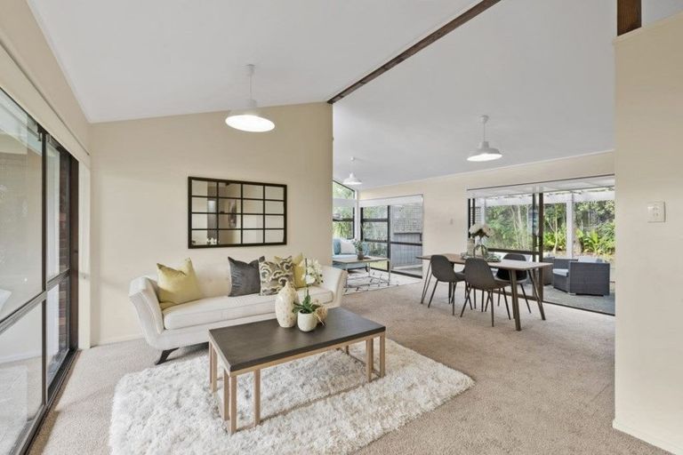 Photo of property in 487a Beach Road, Murrays Bay, Auckland, 0630