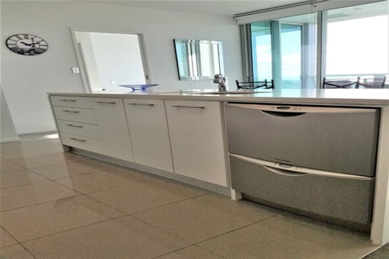 Photo of property in Sentinel Apartments, 1102/3 Northcroft Street, Takapuna, Auckland, 0622