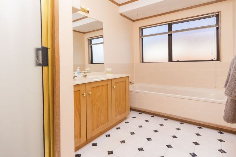 Photo of property in 23 Cornelian Crescent, Half Moon Bay, Auckland, 2012