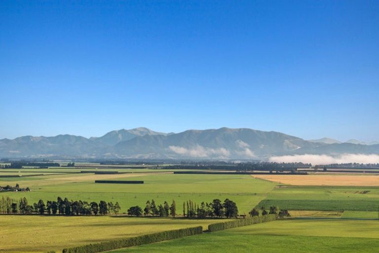 Photo of property in 22 Landsborough Drive, Darfield, 7571