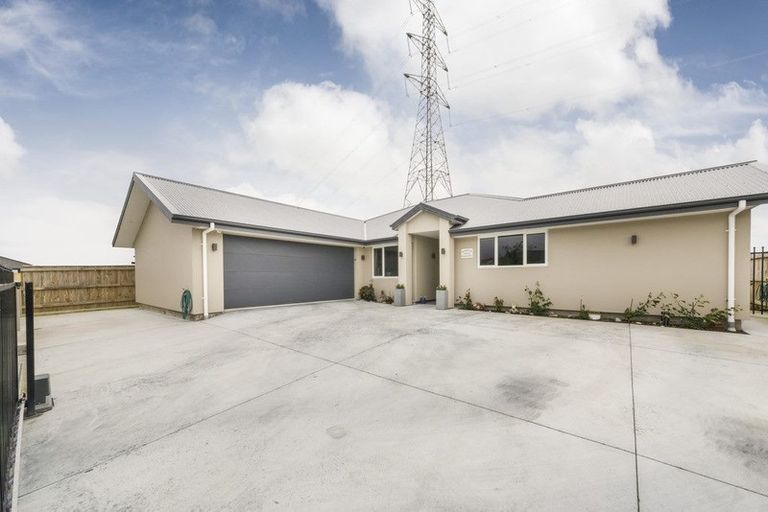 Photo of property in 6 Cyprus Place, Fitzherbert, Palmerston North, 4410