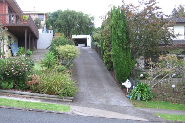 Photo of property in 14 Lastel Place, Shelly Park, Auckland, 2014