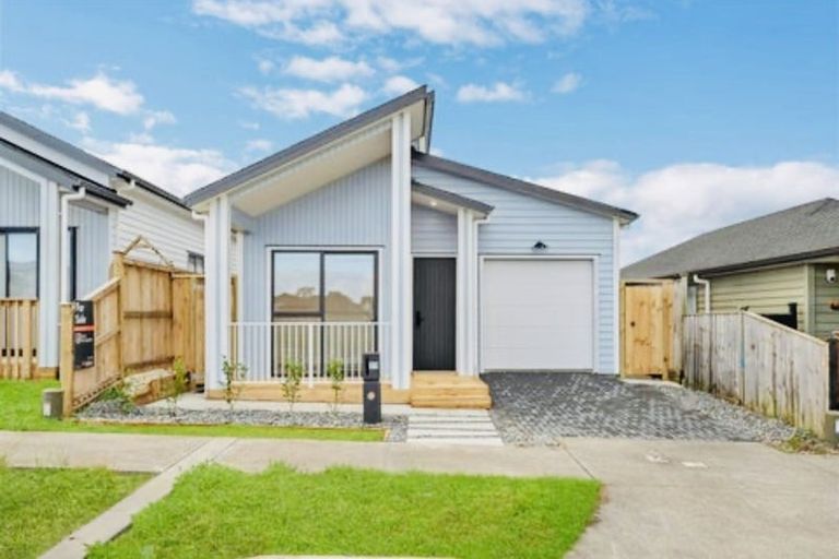 Photo of property in 11 Cronshaw Road, Karaka, Papakura, 2113
