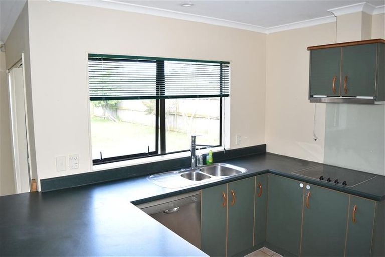 Photo of property in 9 Ballintra Close, Pinehill, Auckland, 0632