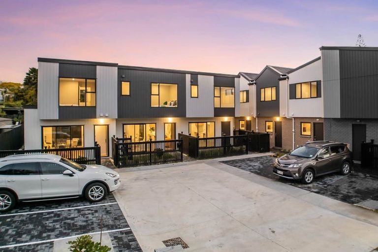 Photo of property in 24a Scarlet Drive, Ranui, Auckland, 0612