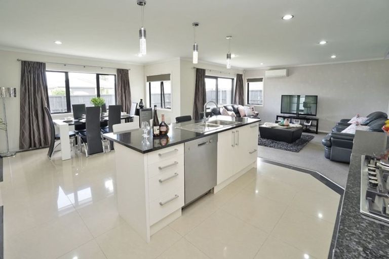 Photo of property in 14 Piwakawaka Court, Rototuna North, Hamilton, 3210