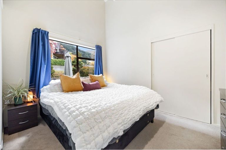 Photo of property in 4a Avalon Crescent, Fernhill, Queenstown, 9300