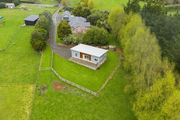 Photo of property in 35 Oram Drive, Turitea, Palmerston North, 4472
