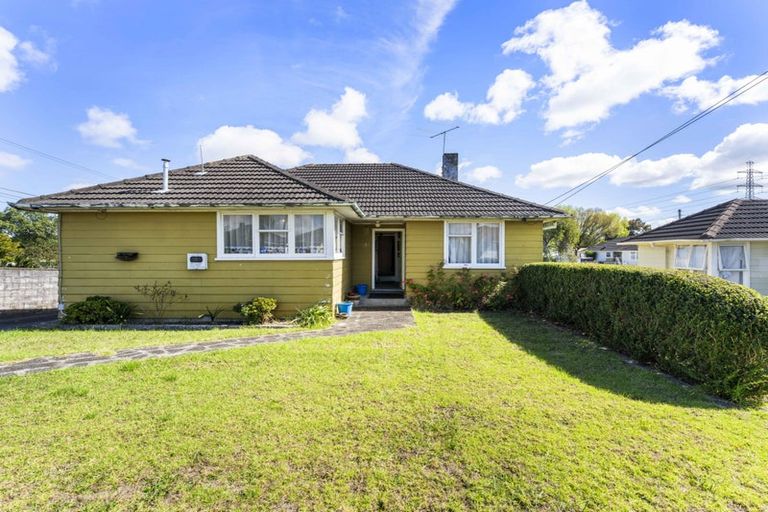 Photo of property in 11 Sandbrook Avenue, Otara, Auckland, 2023