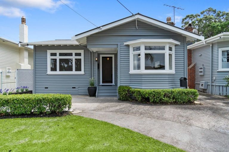 Photo of property in 15 Duders Avenue, Devonport, Auckland, 0624