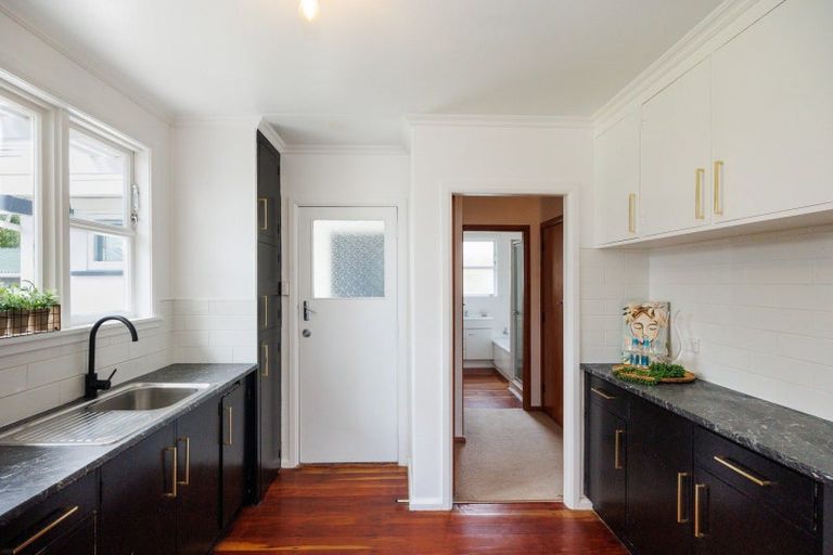 Photo of property in 7 Ruha Street, West End, Palmerston North, 4412