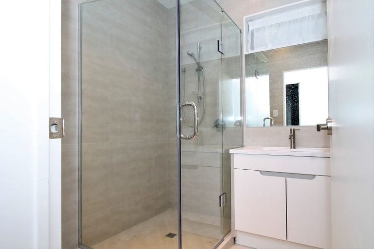 Photo of property in 37 Lynmore Drive, Hillpark, Auckland, 2102