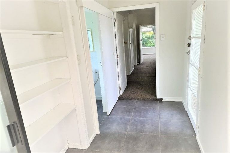 Photo of property in 17 Covil Avenue, Te Atatu South, Auckland, 0610