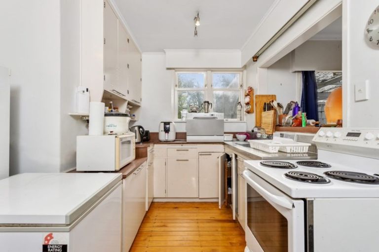 Photo of property in 11 Stephen Avenue, Henderson, Auckland, 0610