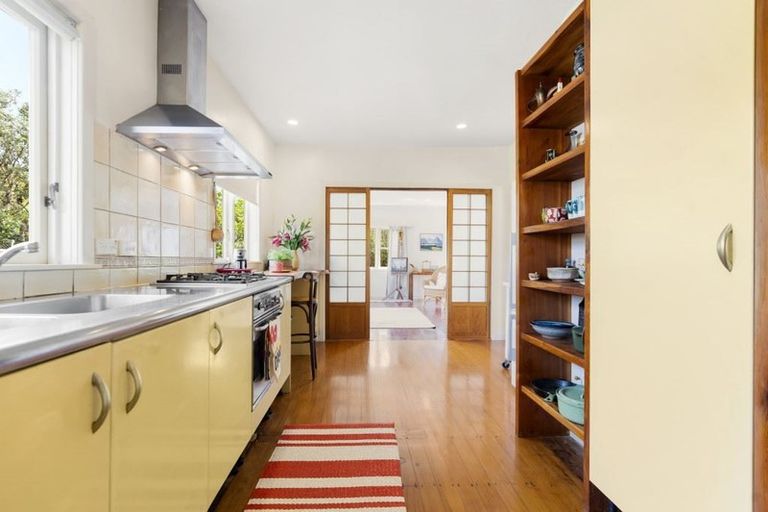 Photo of property in 19a Old Lake Road, Narrow Neck, Auckland, 0624