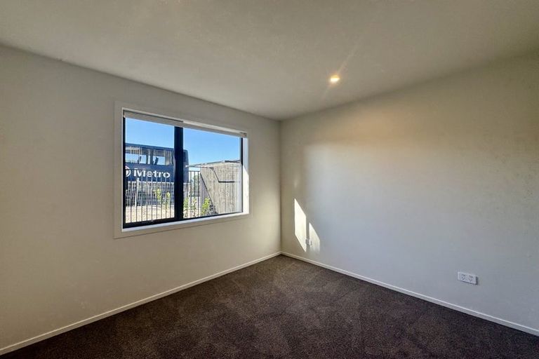 Photo of property in 5/506 Glenfield Road, Bayview, Auckland, 0629