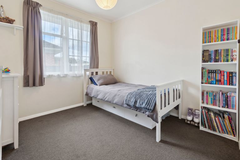 Photo of property in 1/127 Clevedon Road, Papakura, 2110