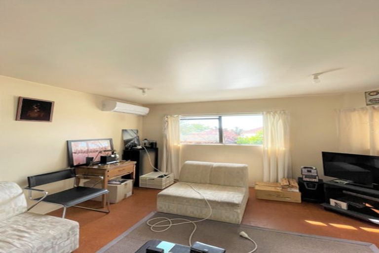 Photo of property in 32 Te Atatu Road, Te Atatu South, Auckland, 0610