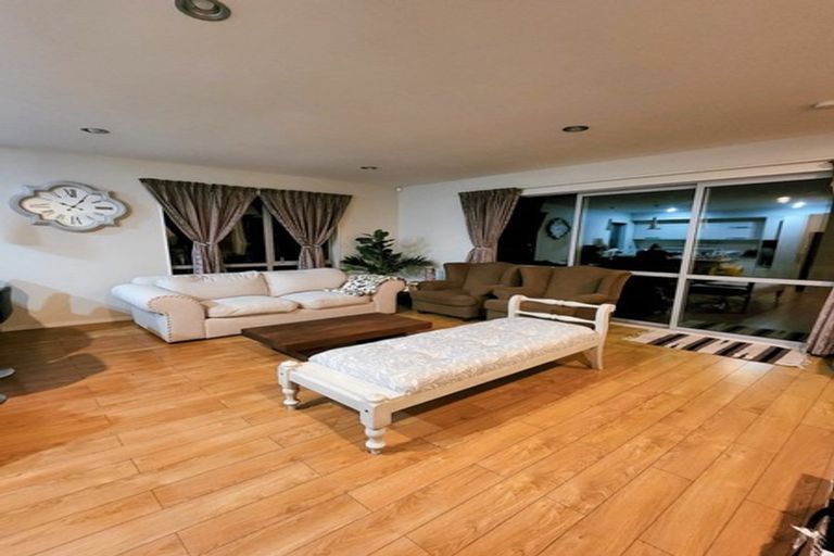 Photo of property in 42 Borneo Drive, Fairview Heights, Auckland, 0632